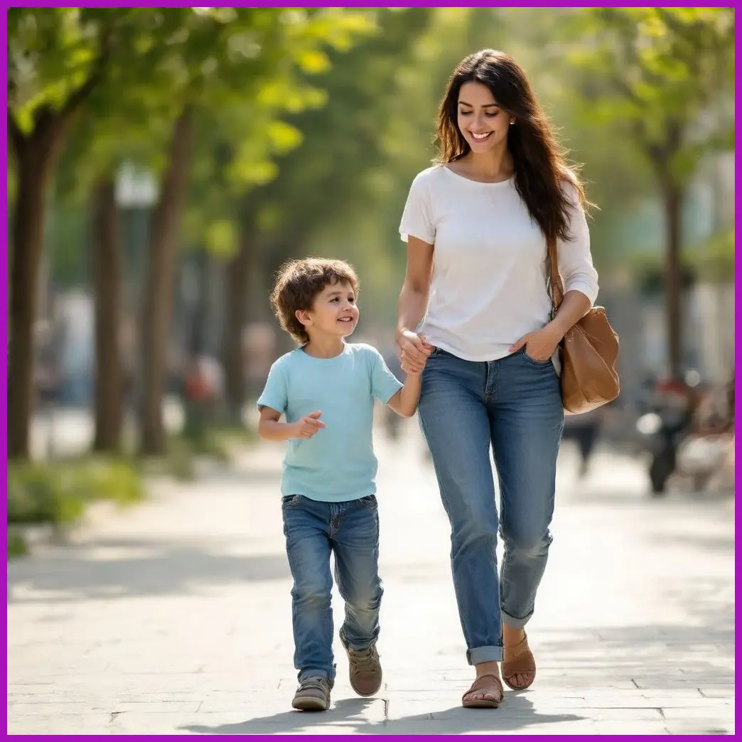 mujer con nino paseando